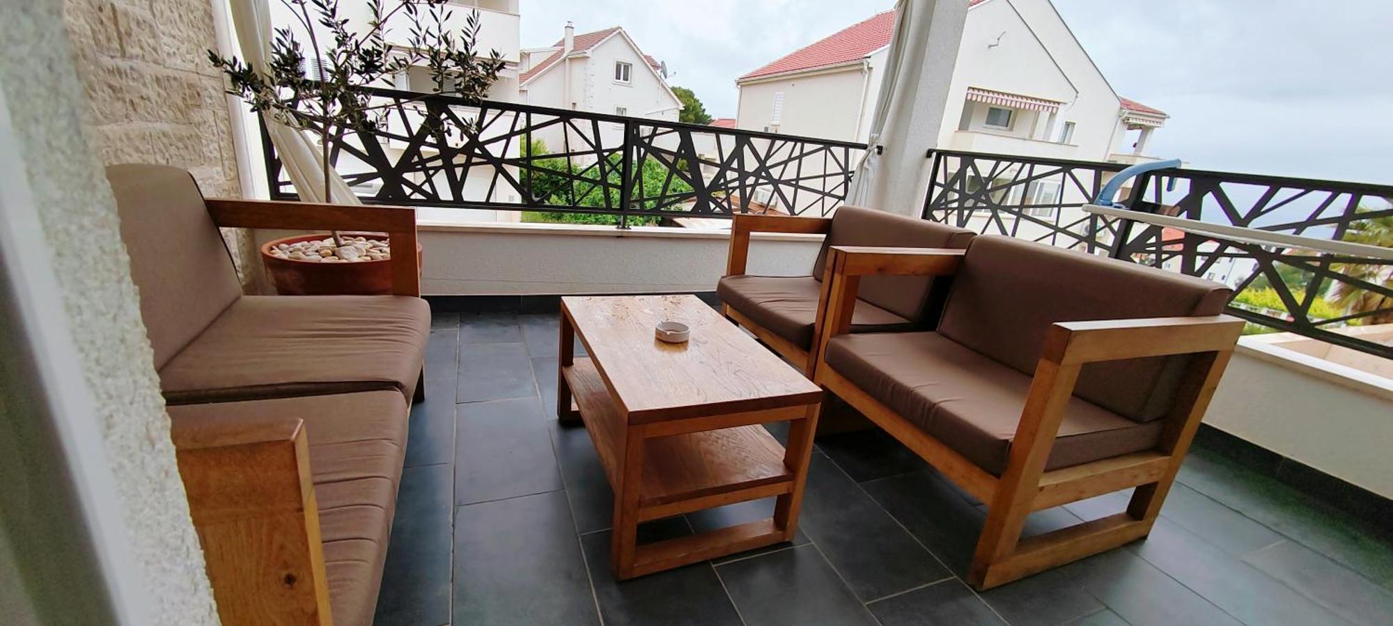 L&L Apartmani 1 Bol Exterior photo